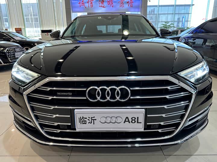 Фото 2 - Audi A8