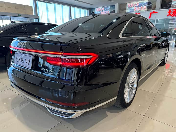 Фото 3 - Audi A8