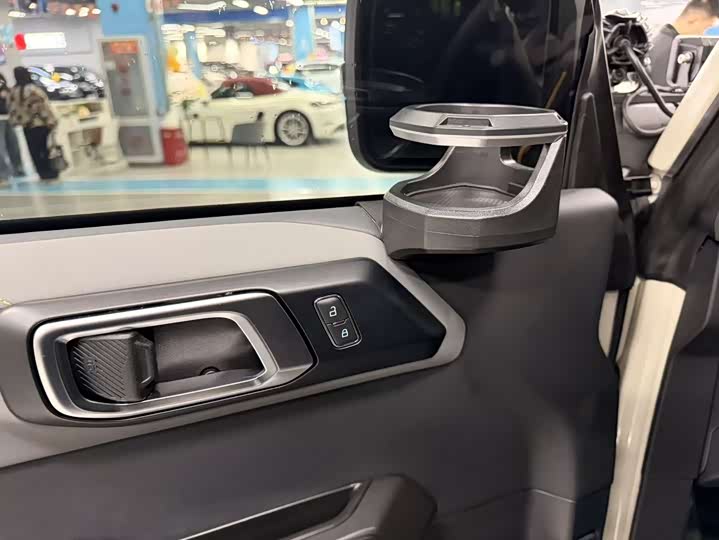 Фото 5 - Ford Bronco