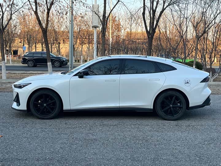 Фото 2 - Changan UNI-V