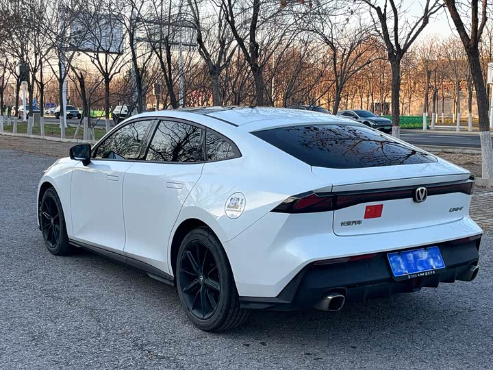 Фото 3 - Changan UNI-V