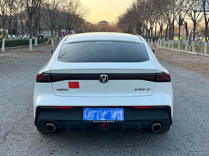 Фото 4 - Changan UNI-V