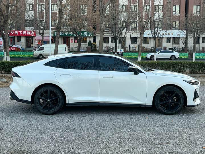 Фото 6 - Changan UNI-V