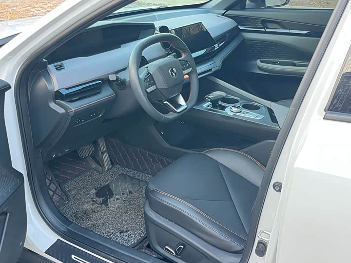 Фото 9 - Changan UNI-V