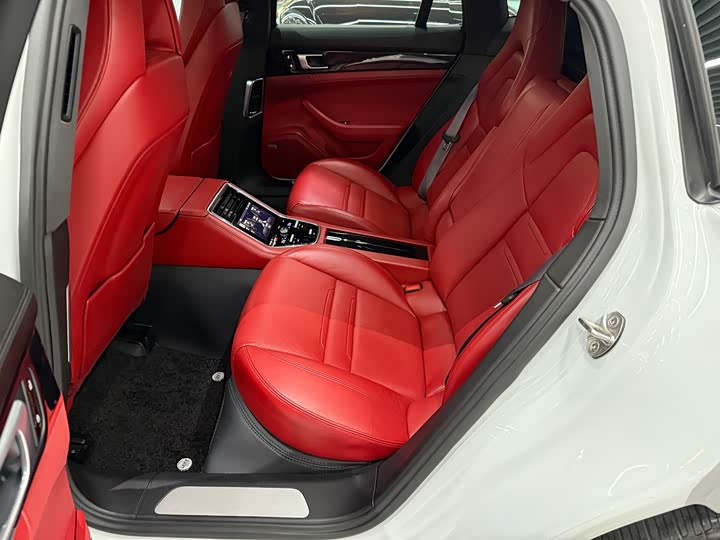 Фото 9 - Porsche Panamera