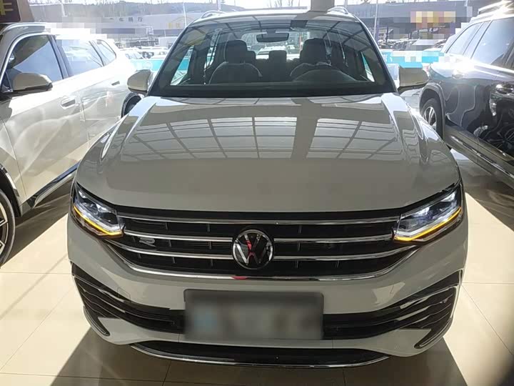 Фото 3 - Volkswagen Tiguan L Pro