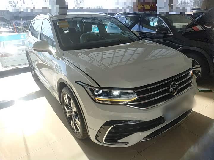Фото 4 - Volkswagen Tiguan L Pro
