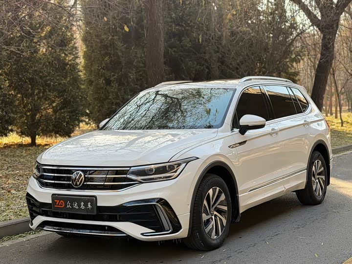 Фото 1 - Volkswagen Tiguan L Hybrid