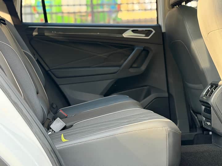 Фото 7 - Volkswagen Tiguan L Hybrid