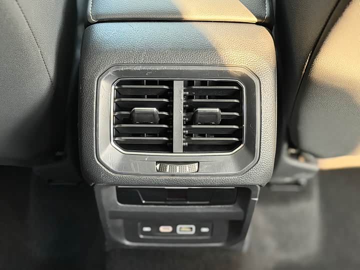 Фото 8 - Volkswagen Tiguan L Hybrid