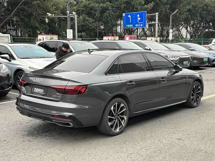 Фото 4 - Audi A4L