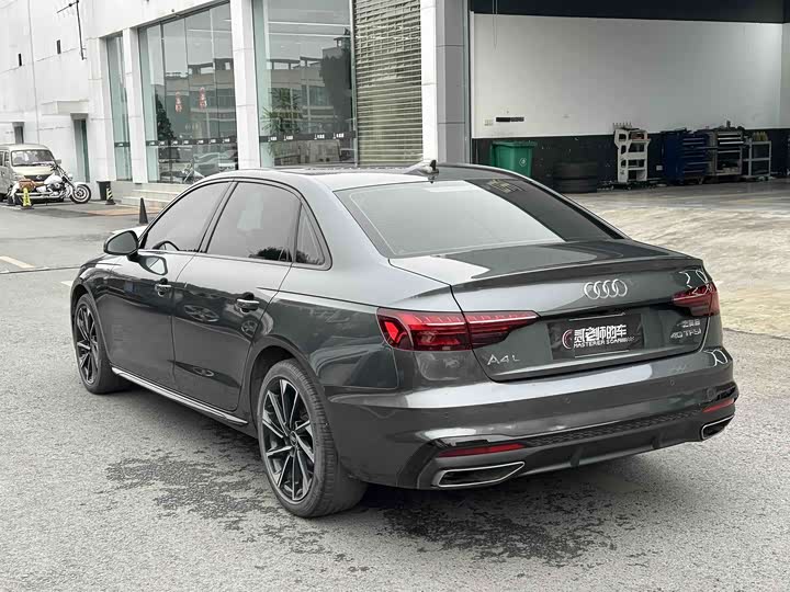 Фото 6 - Audi A4L