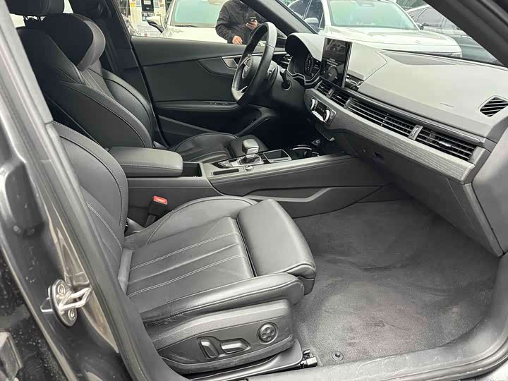 Фото 9 - Audi A4L