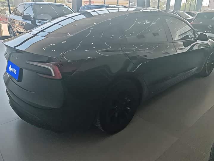 Фото 3 - Tesla Model 3