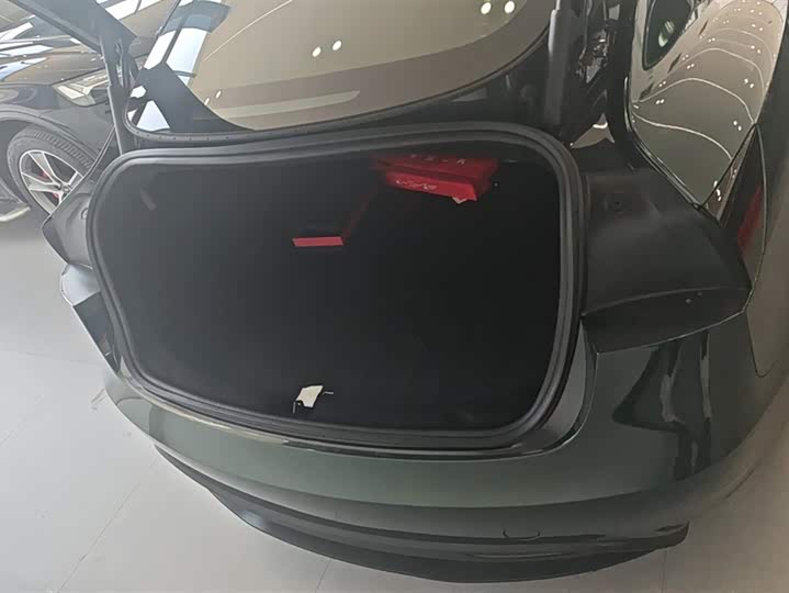 Фото 4 - Tesla Model 3