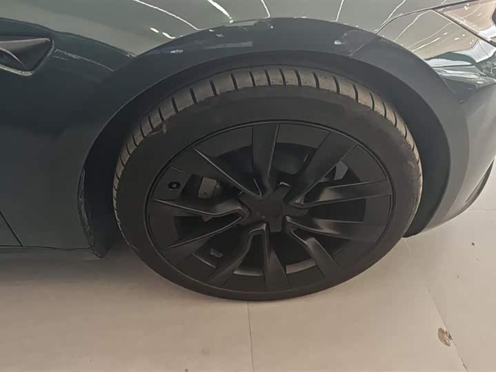 Фото 6 - Tesla Model 3