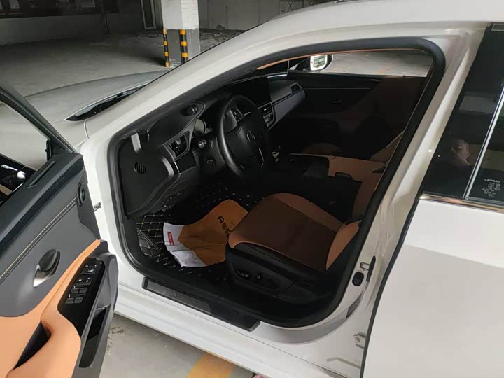 Фото 4 - Lexus ES