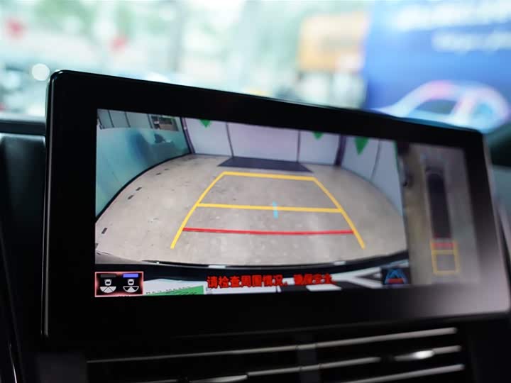 Фото 9 - Lexus LM