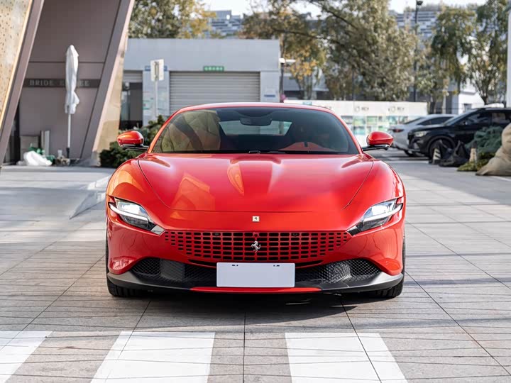 Фото 2 - Ferrari Roma