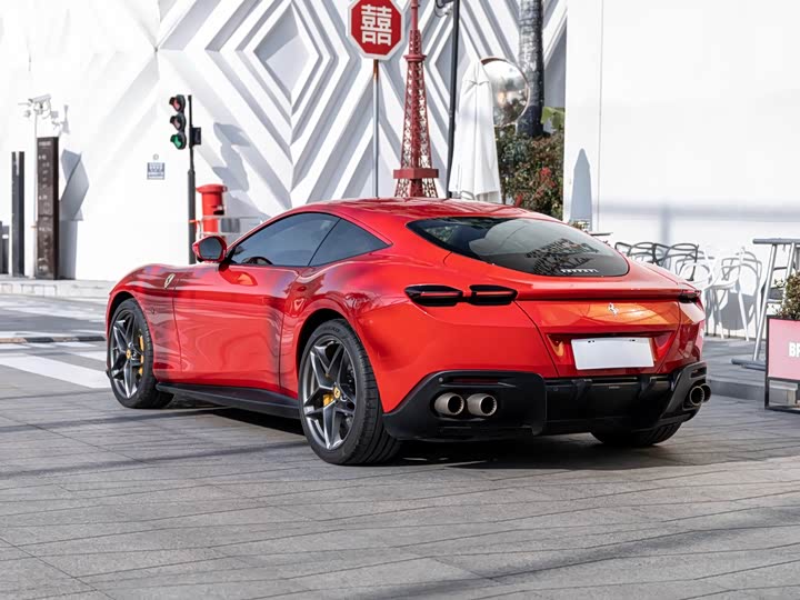 Фото 6 - Ferrari Roma