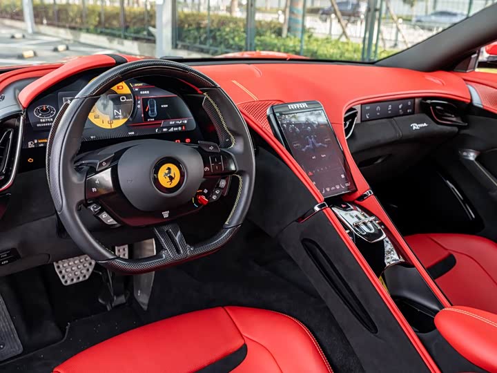 Фото 9 - Ferrari Roma