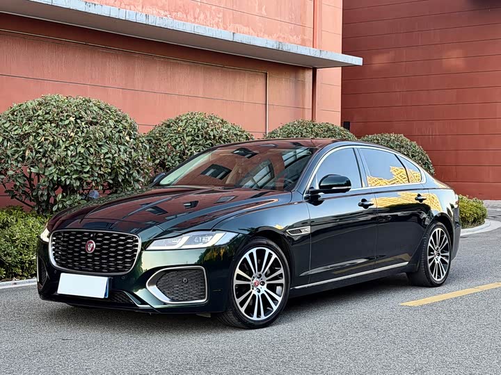 Фото 1 - Jaguar XF L