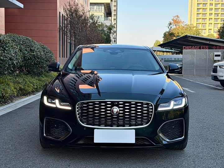 Фото 2 - Jaguar XF L