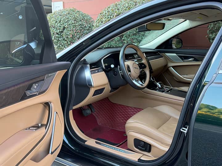 Фото 4 - Jaguar XF L