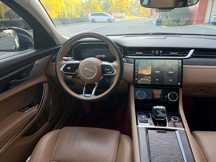 Фото 6 - Jaguar XF L