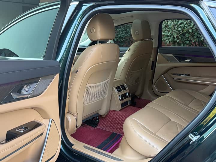 Фото 9 - Jaguar XF L