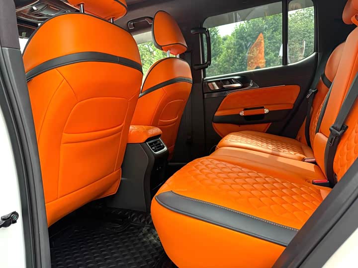 Фото 6 - Tank 300