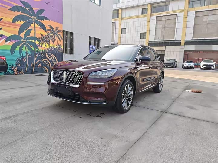 Фото 2 - Lincoln Corsair