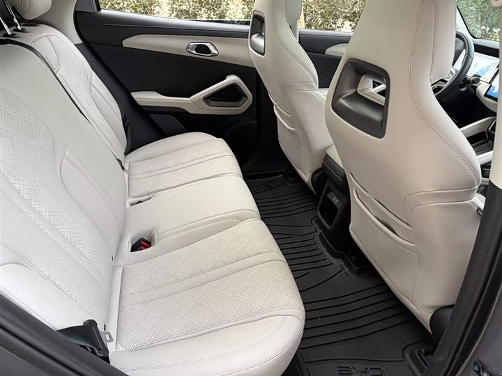 Фото 6 - BYD Yuan Up