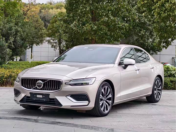 Фото 1 - Volvo S60