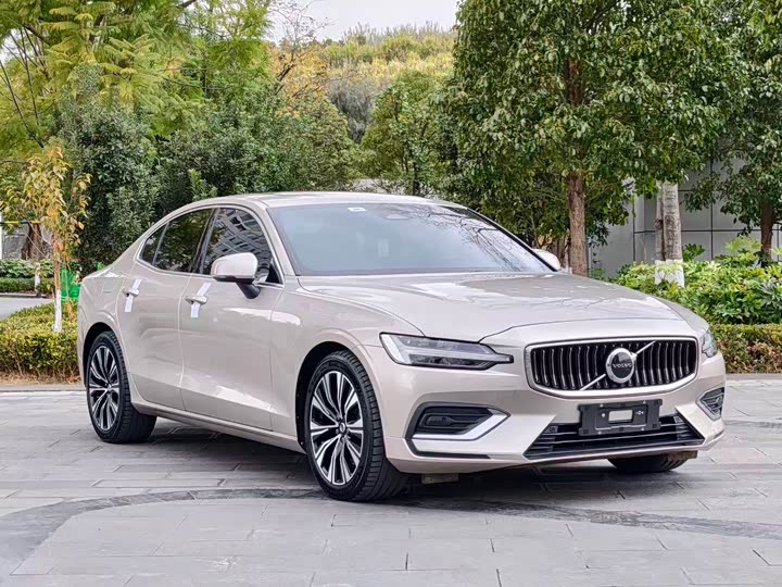 Фото 2 - Volvo S60