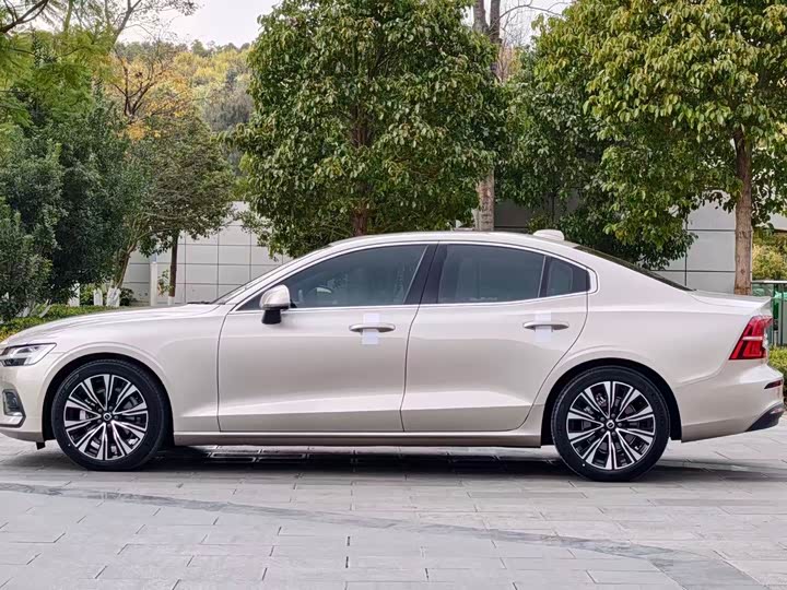 Фото 7 - Volvo S60