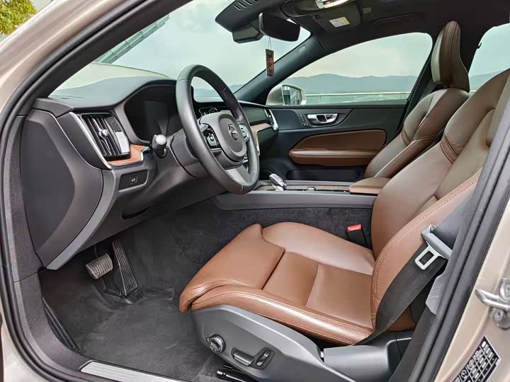 Фото 8 - Volvo S60