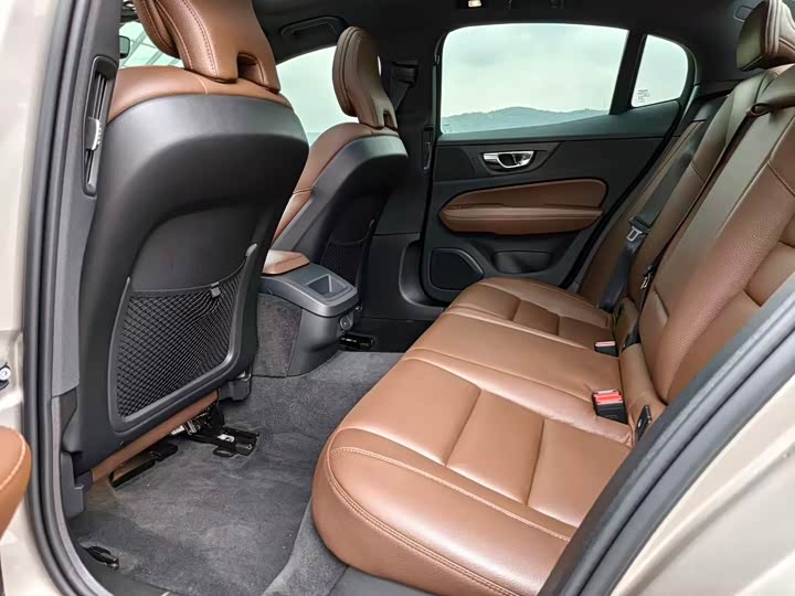 Фото 9 - Volvo S60