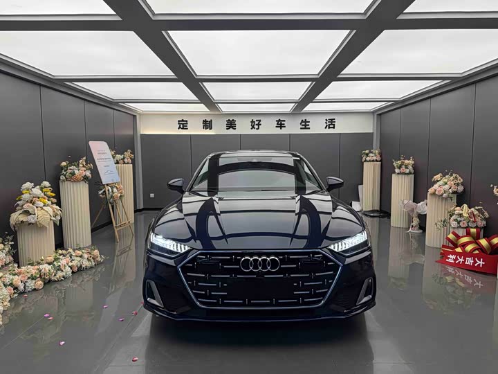 Фото 2 - Audi A7L