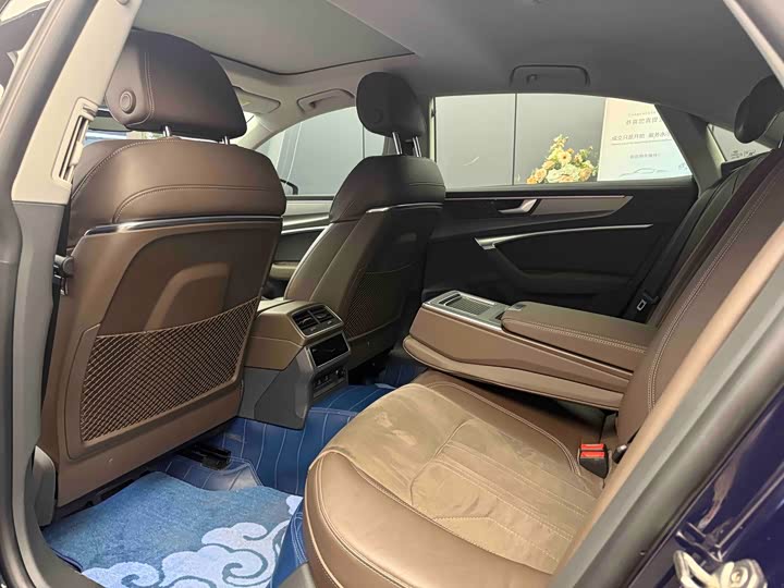 Фото 5 - Audi A7L