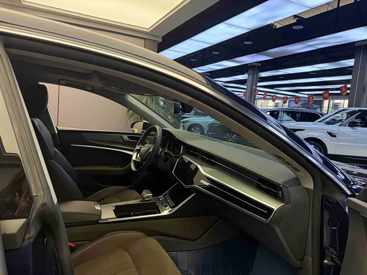 Фото 8 - Audi A7L