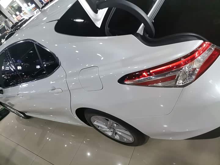 Фото 5 - Toyota Camry