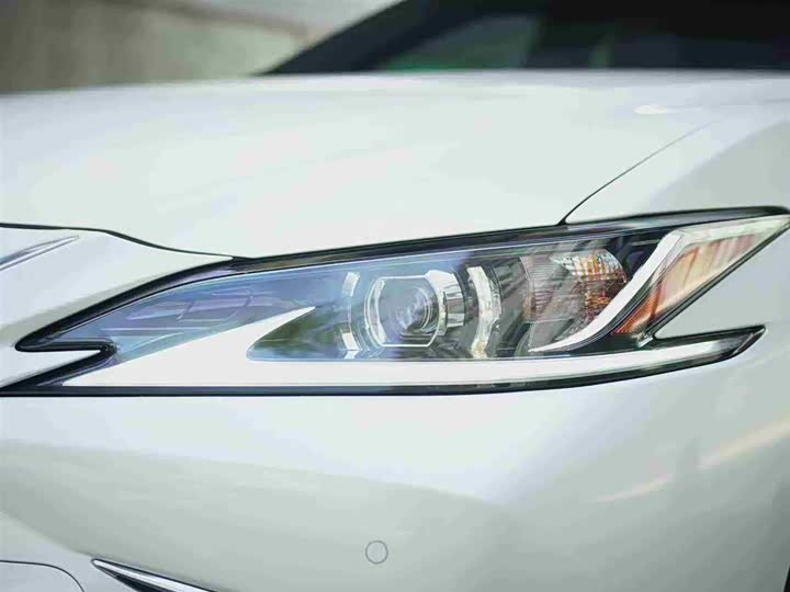 Фото 5 - Lexus ES