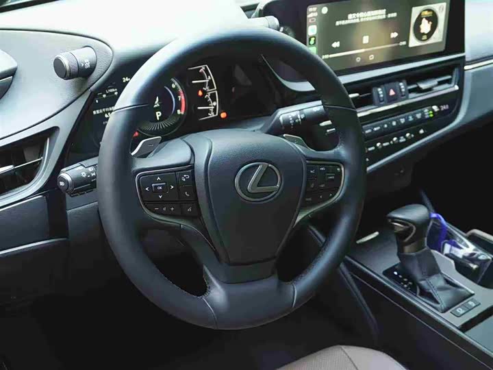 Фото 8 - Lexus ES