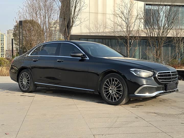 Фото 3 - Mercedes-Benz E-Class