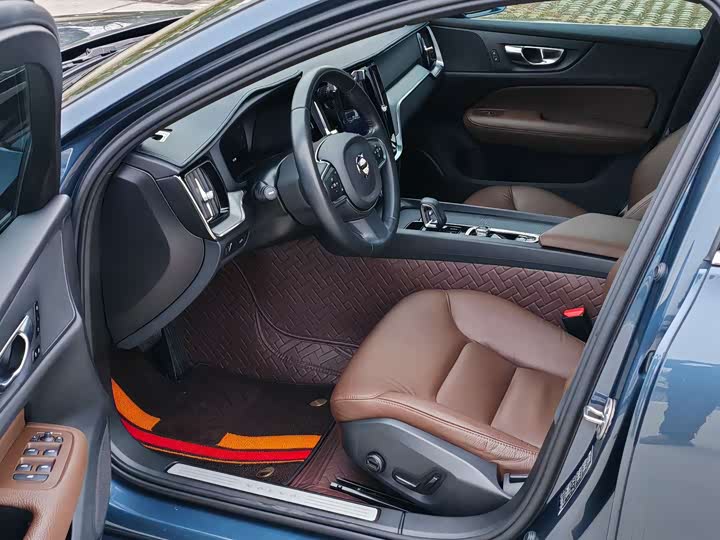 Фото 6 - Volvo S60