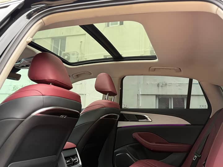 Фото 8 - Hongqi H5