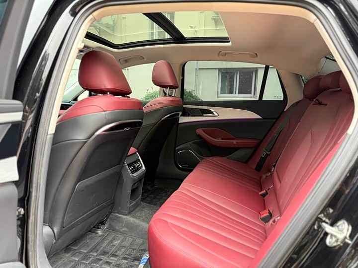 Фото 9 - Hongqi H5