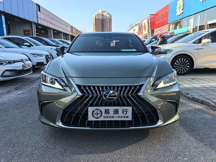 Фото 2 - Lexus ES