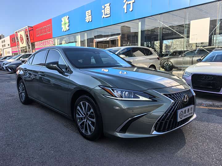 Фото 3 - Lexus ES